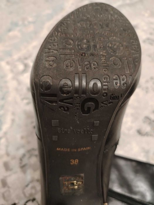 Продам кожаные сапоги