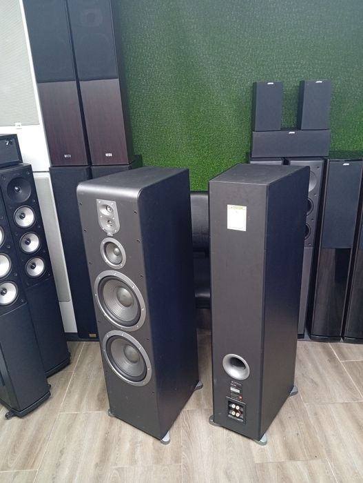 Флагмана от серията JBL ES-100