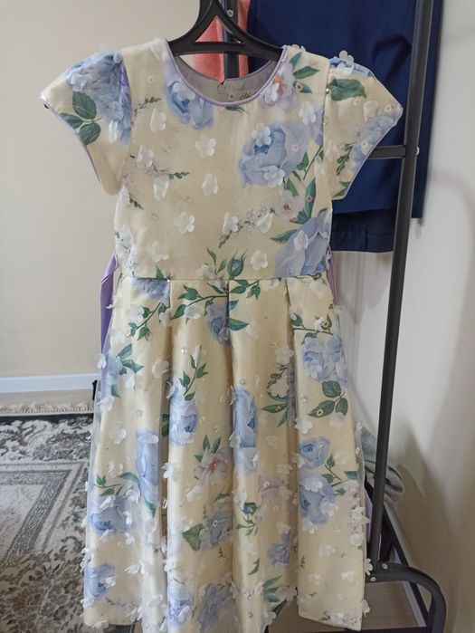 Продам платье красивое