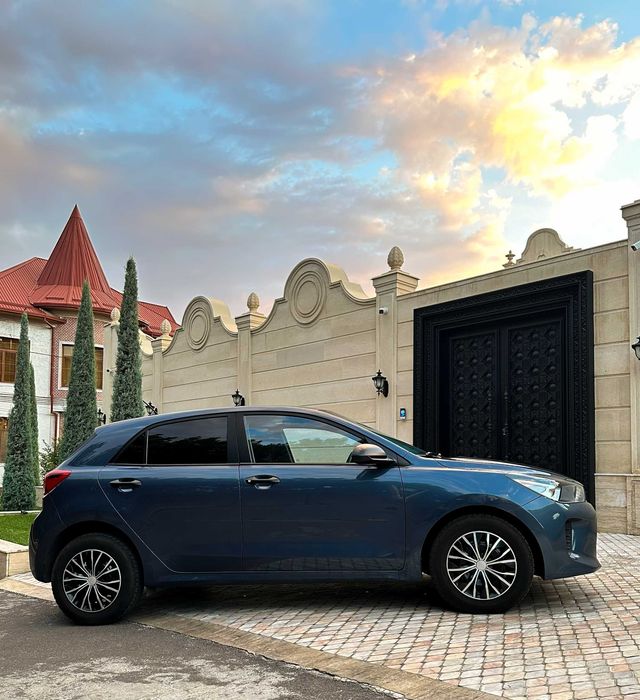 Продается Kia Rio 2018г, цвет Дымчатый-Синий (Smoky Blue)