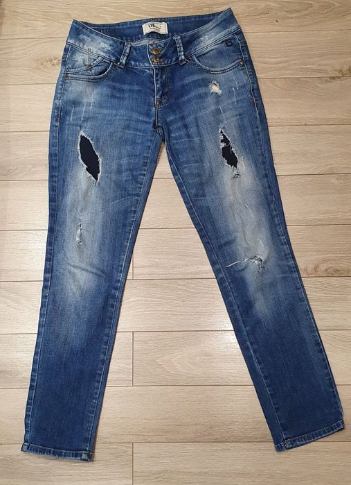 Джинсы женские .