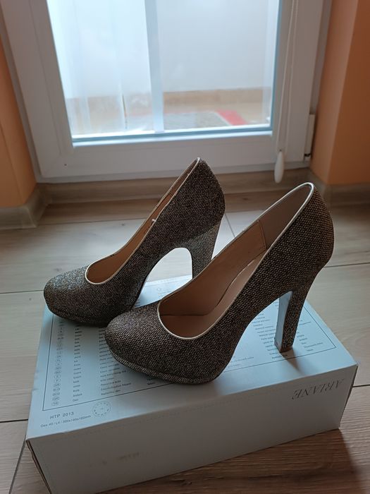 Официални обувки.