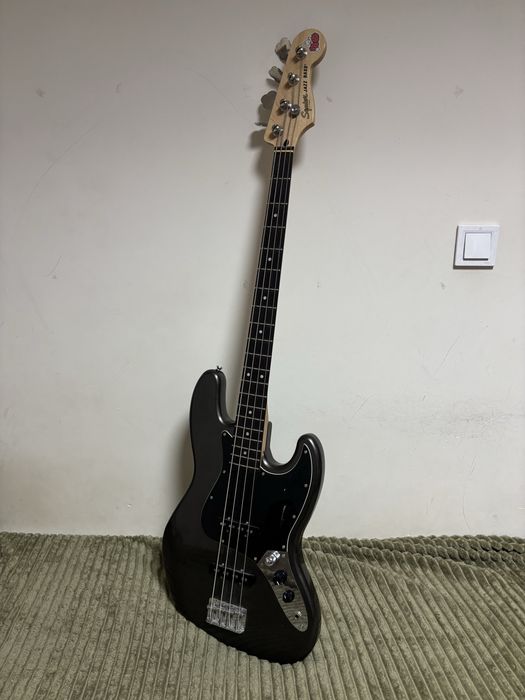 squier affinity jazz bass