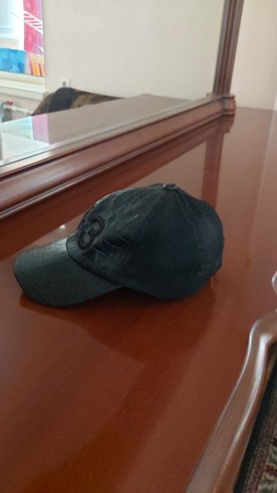 Продам бейсболку Y-3