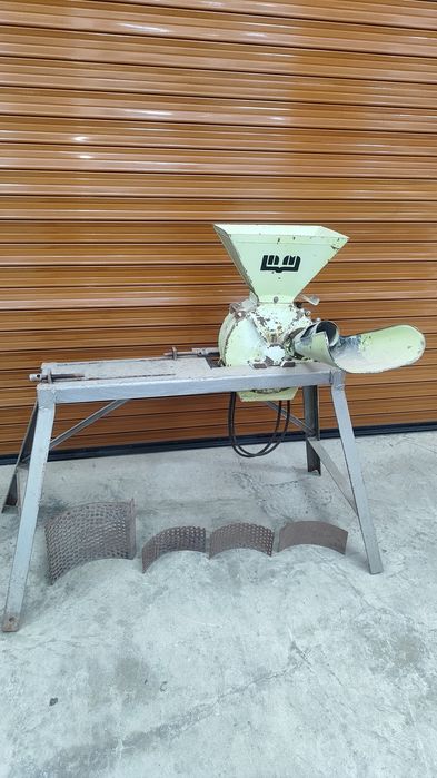 Фуражомелка с чукове и различни сита без електромотор.