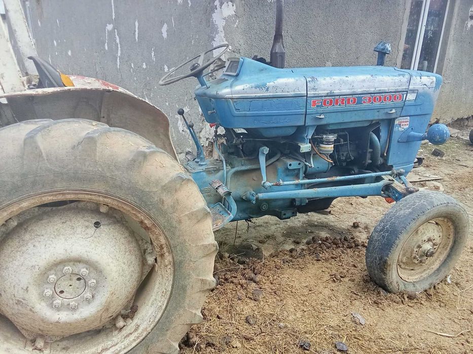Vînd sau schimb cu masina tractor ford 3000