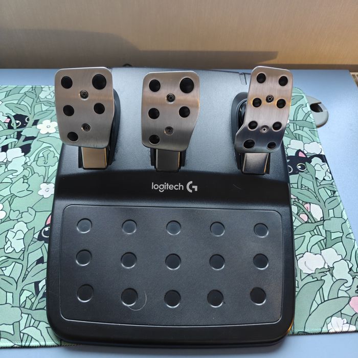 Гейминг кормило Logitech G29 + скоростен лост Logitech Driving Force