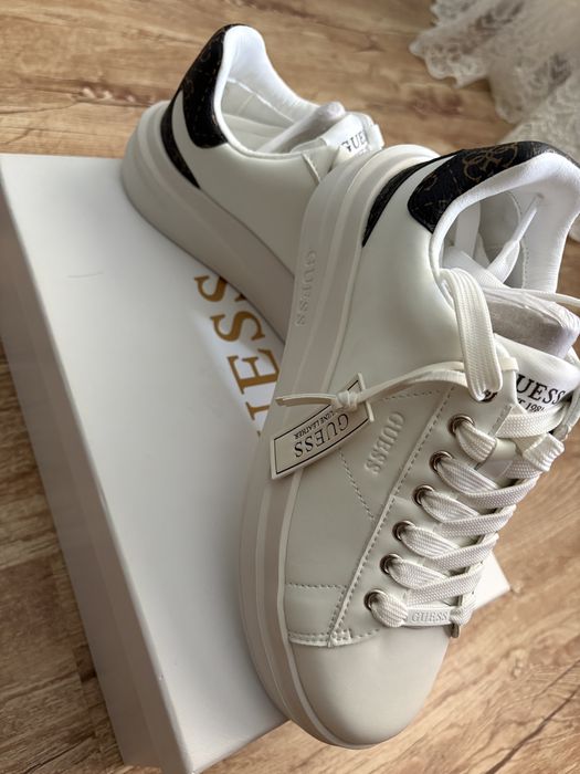 Adidasi guess marimea 36, nou cu eticheta