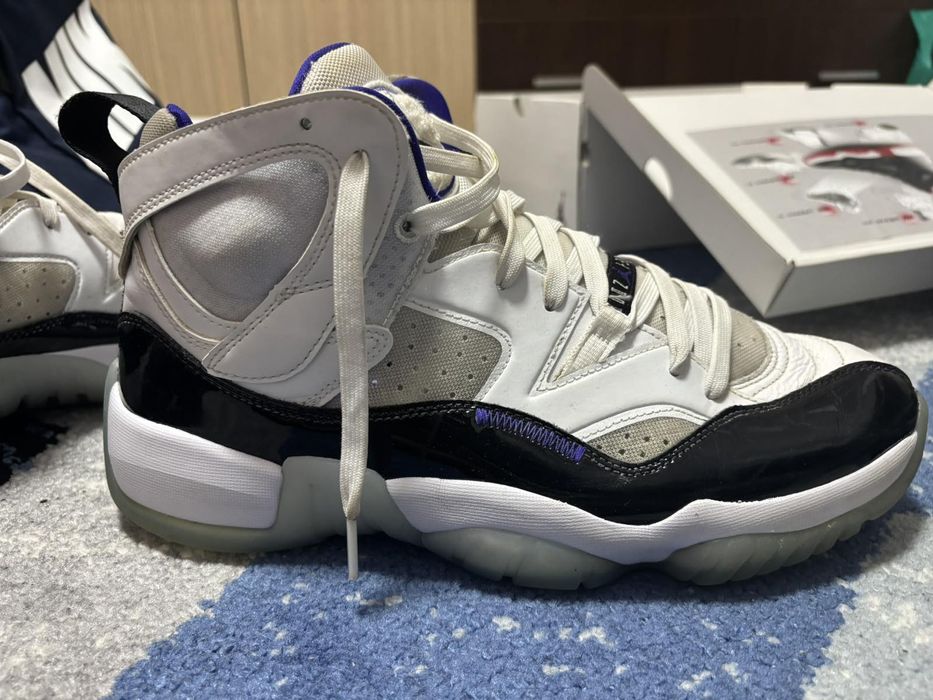 Продавам Nike air jordan jump two trey