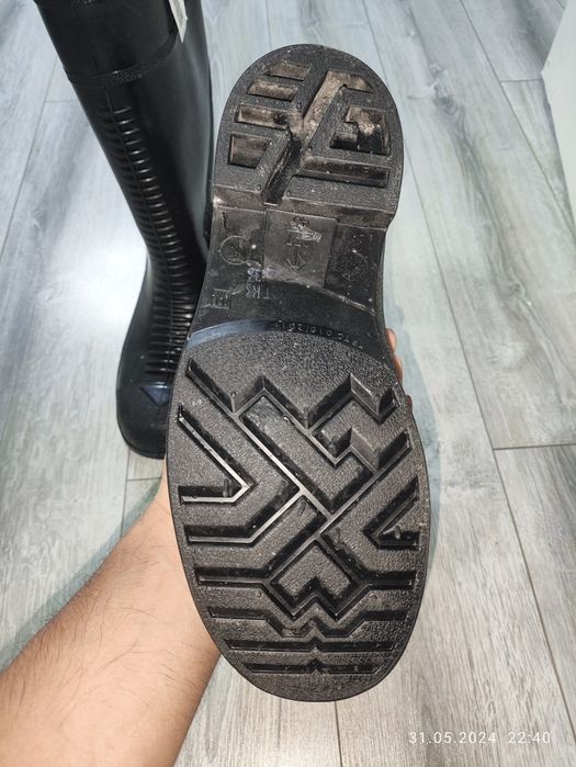 Продам сапоги резиновые