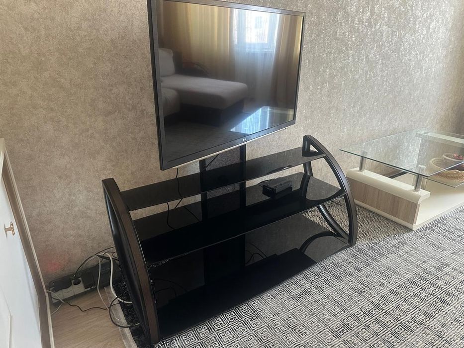 Продам полку под телевизор.