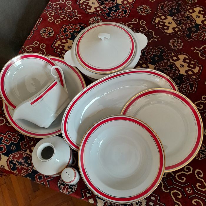 Български порцеланов сервиз