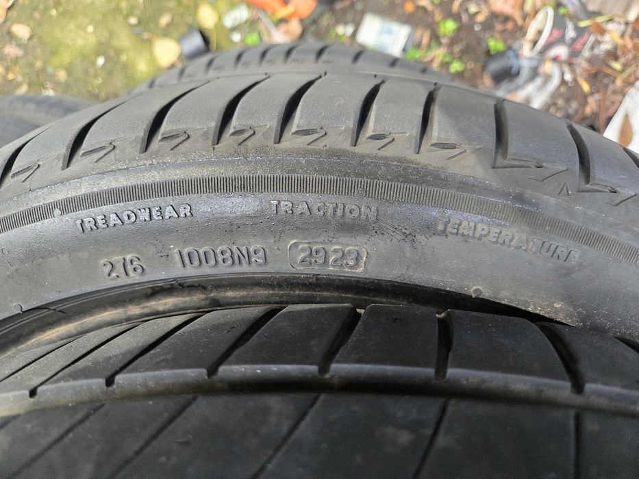 2бр. 245 40 19 Bridgstone летни.