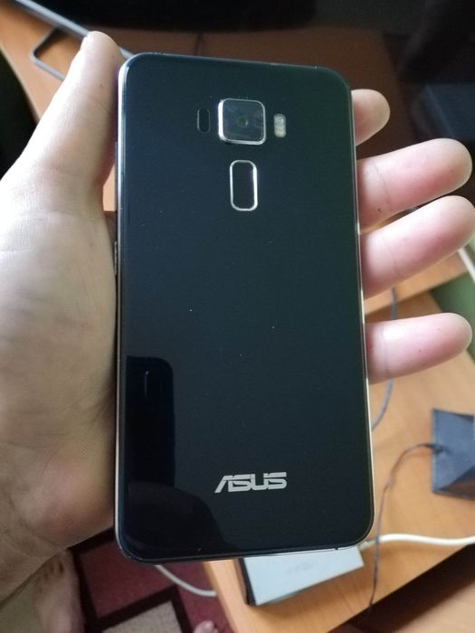 Телефон Asus ZenFone