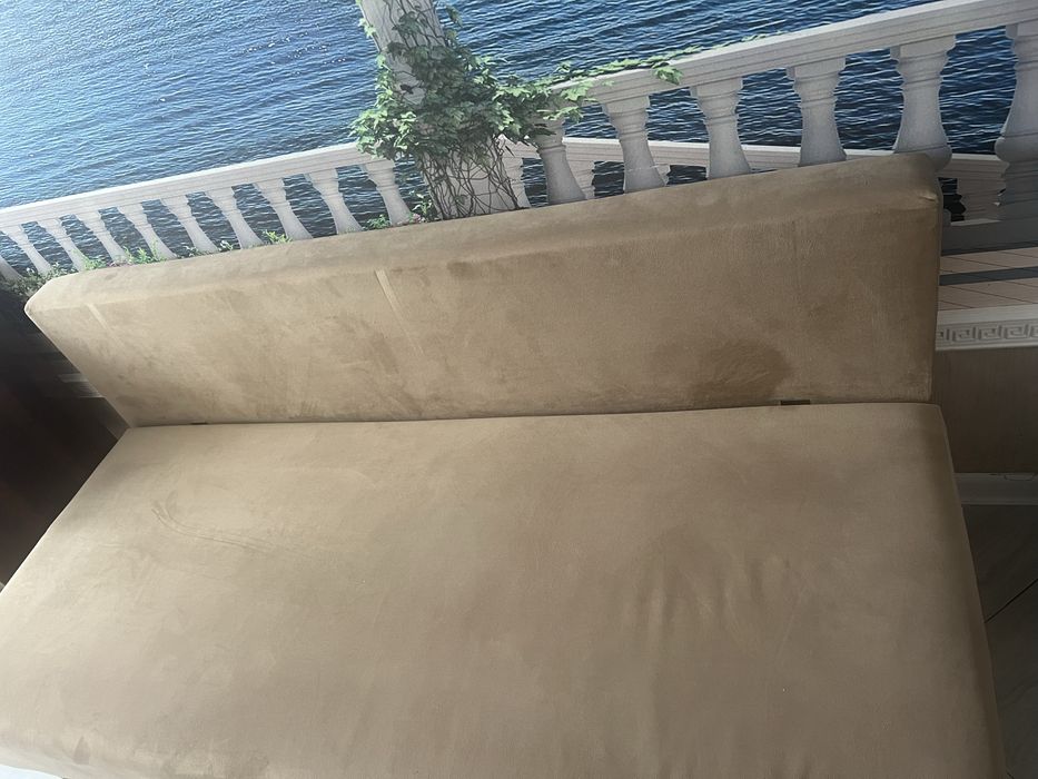 чистый диван раскладной компактный