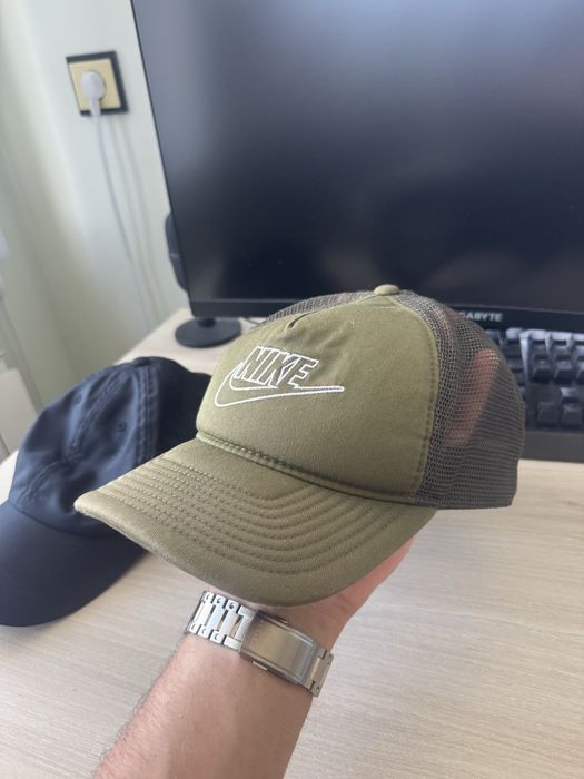 Шапки с козирка