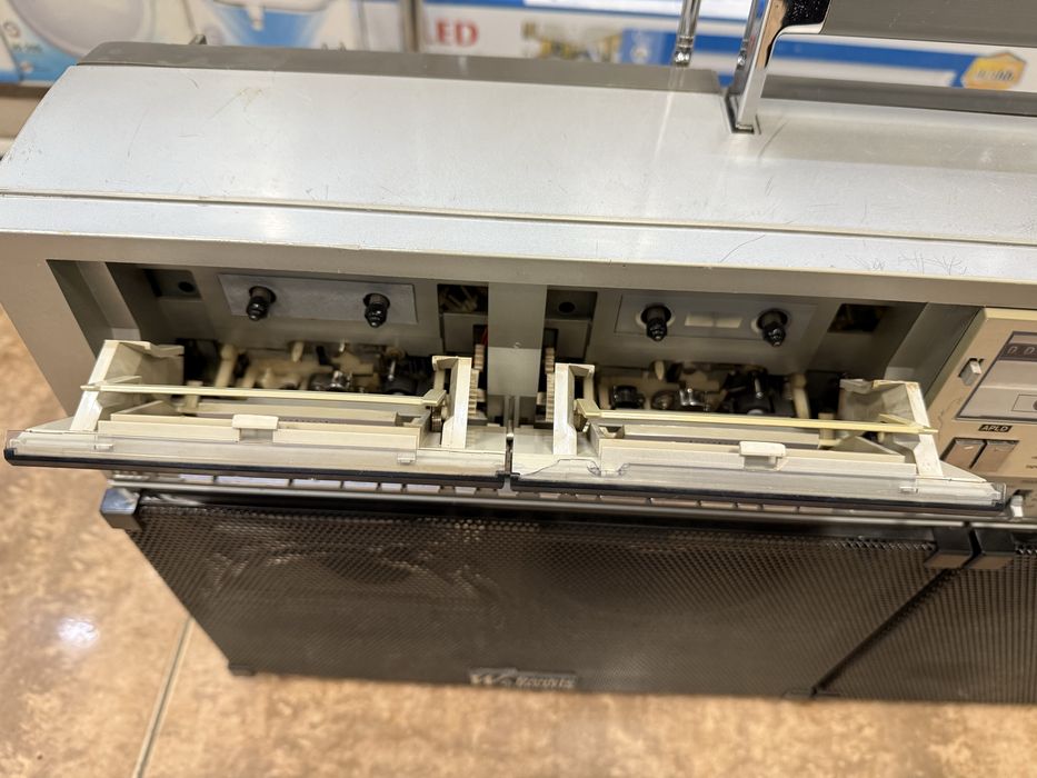 Sharp GF 777  Японская стереомагнитола 1982 года