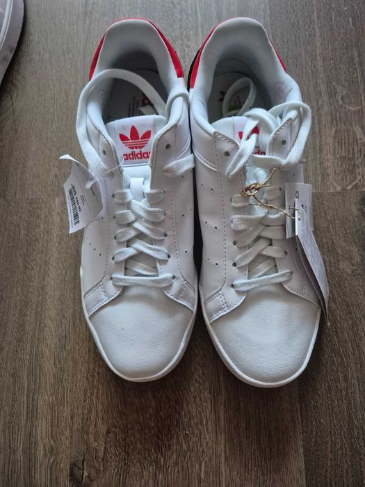 Маратонки чисто нови