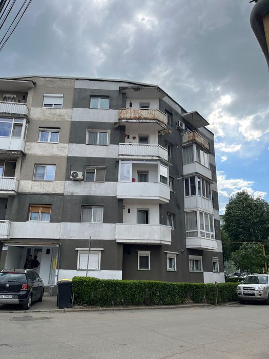 Vând apartament 4 camere Lugoj