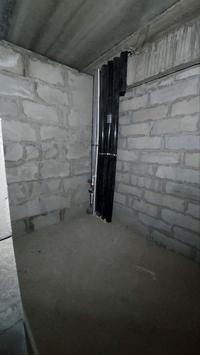 Сотувда 2хонали 3 каватда жойлашган 63м2 коробка уй