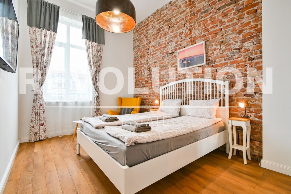 Дава се под наем Тристаен апартамент в София, Център - 90 кв.м за 1250 € - Снимка #11