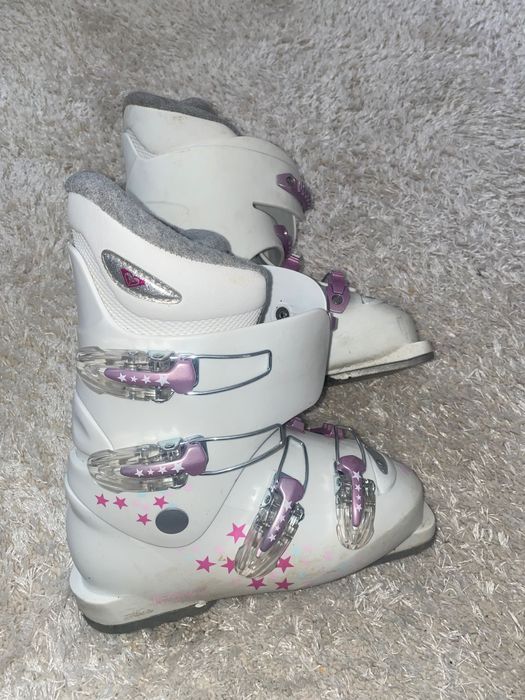 Schiuri și clăpari (mărimea 36) pentru fete. Se vând împreună.