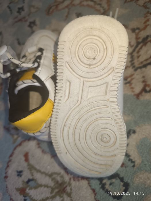 Кросовка б/у жағдайы жақсы