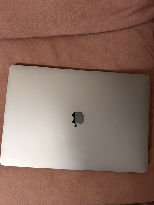 Vand  Macbook Pro, i7,  512 GB SSD,   nefolosit