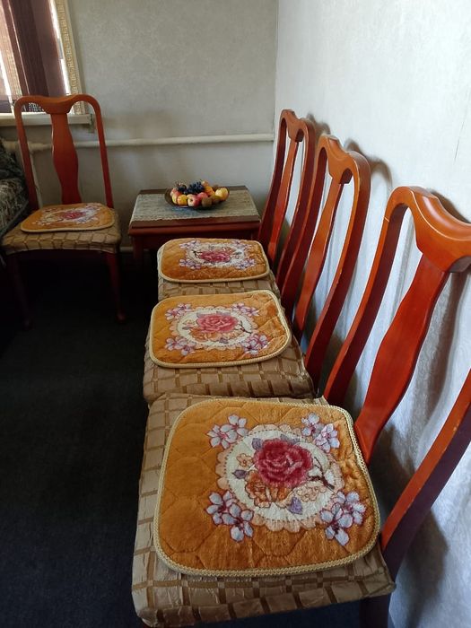 Стол и стулья б/у