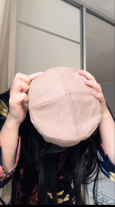 тақиялар түрлі түсті