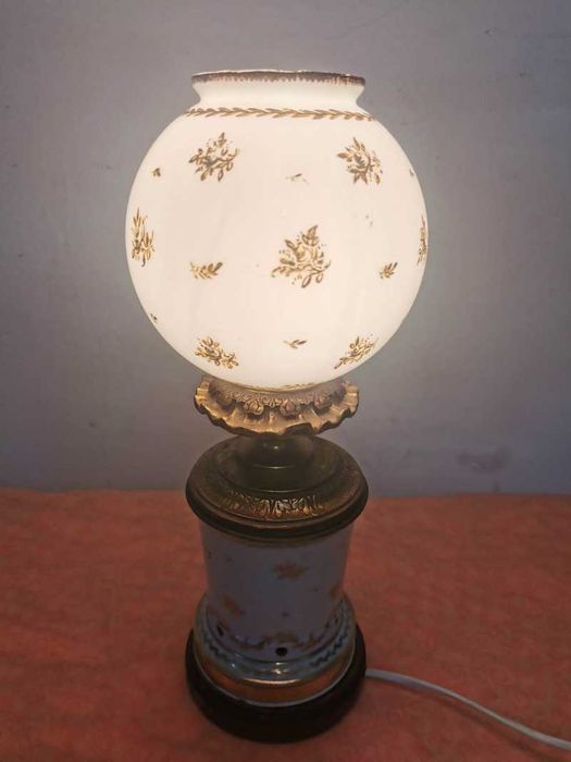 Veioza portelan cu ornamente din bronz