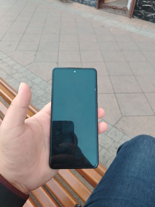 Продам телефон Samsung А72 состояние отличное