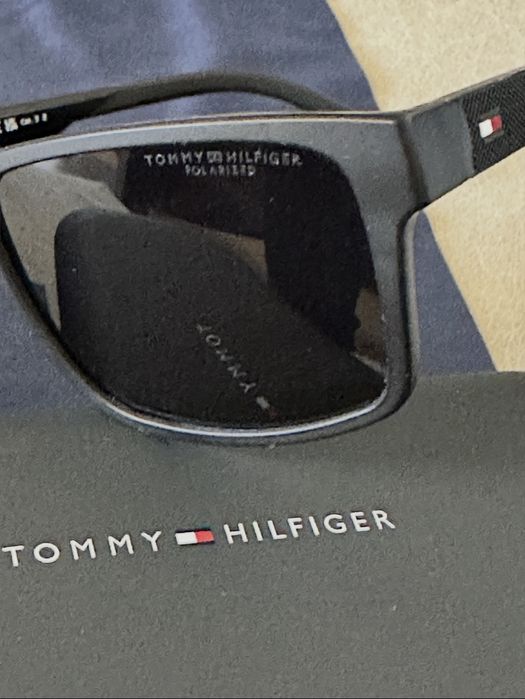 Tommy Hilfiger слънчеви очила