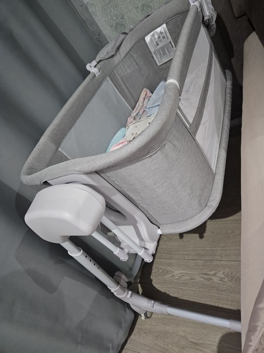 Продам кроватку качель