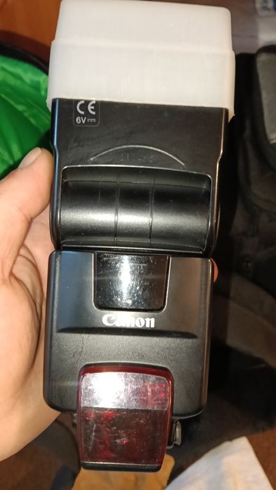 Canon 6D Mark i și  bliț