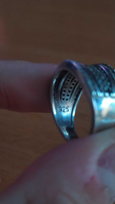 Продам серебряное кольцо 925 пробы