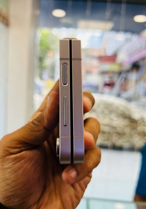 Samsung Z Flip 6 • impecabil • 256 GB • 100 % Bateria