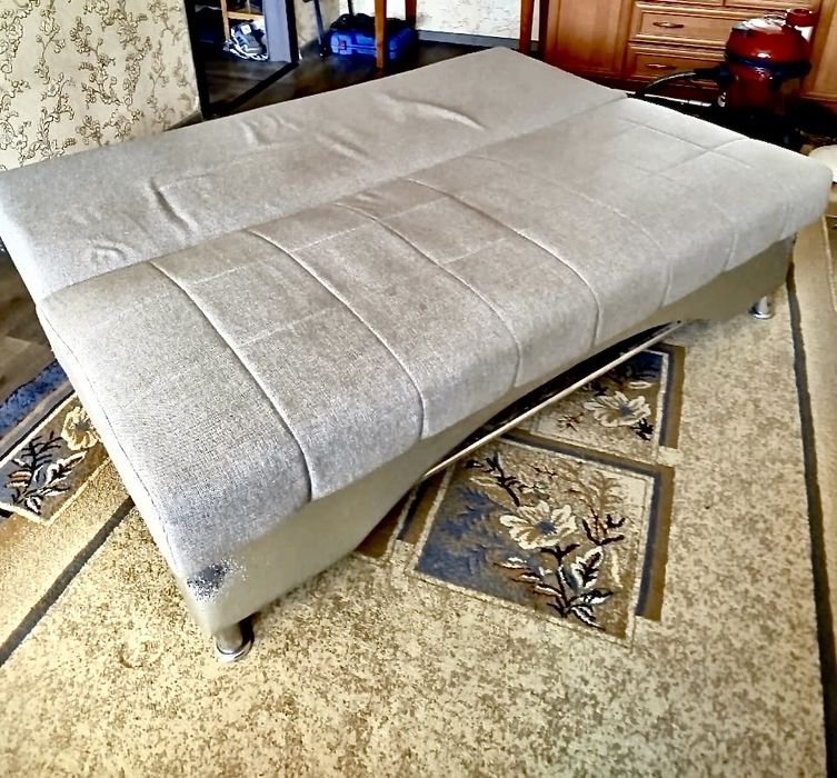 Продам компактный диван