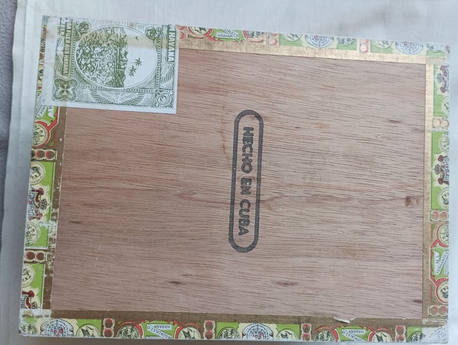 Кутия от пури и цигари