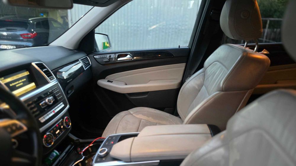 Airbag genunchi A1668600102 W166 ML250 ML350 GLE250 GLE350