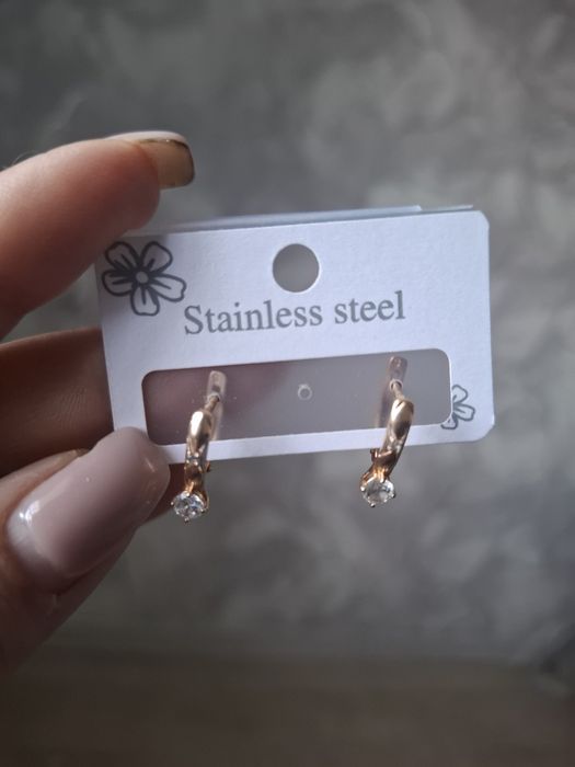 Продам золотые серьги