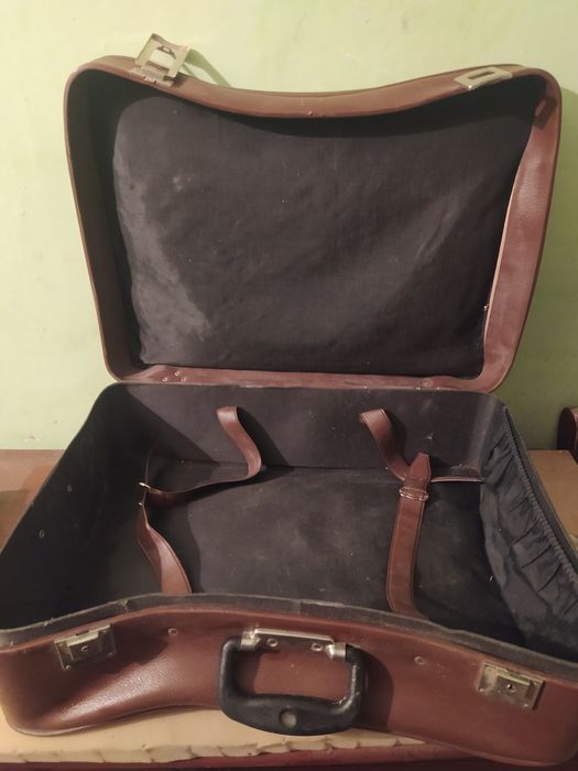 Чемодан дорожный