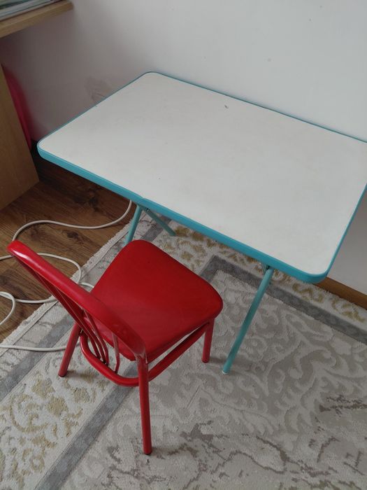 Кухня, ночник, стол и стул