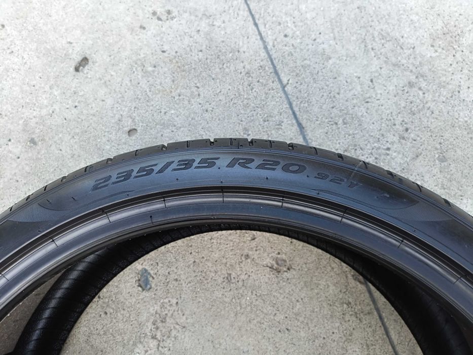 O anvelopa de vara 235 35 20 pirelli p zero pz4 profil 7 mm dot 2024