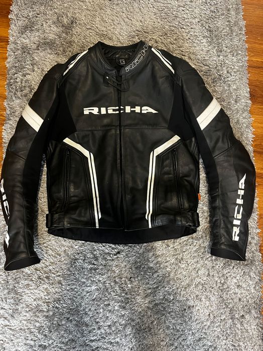 Мото екипировка. Цялостна екипировка на две отделни части.