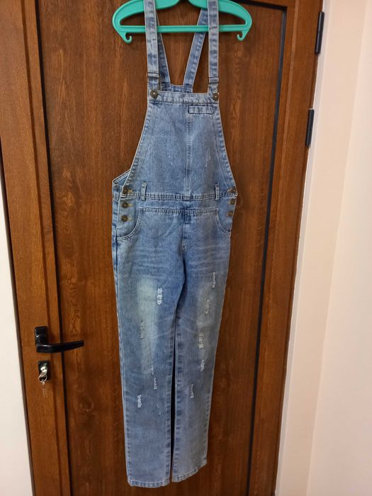 Продавам дънков гащеризон