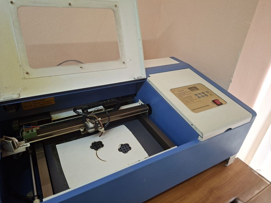 СО2 Лазер за гравиране и рязане