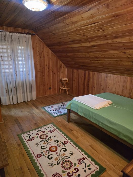 casa de lemn mobilata complet