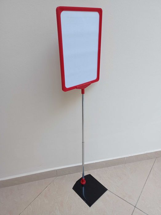 Инфо табела А4 с телескопично рамо