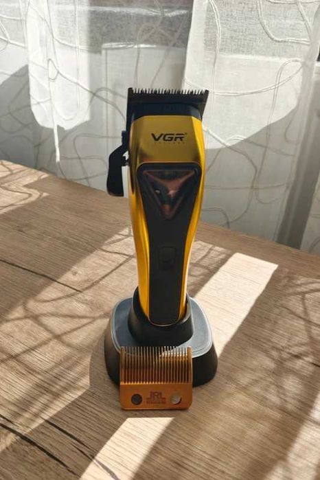 Mașină de tuns VGR V-015 / Preț negociabil / – Utilizată, stare bună + lama JRL taper